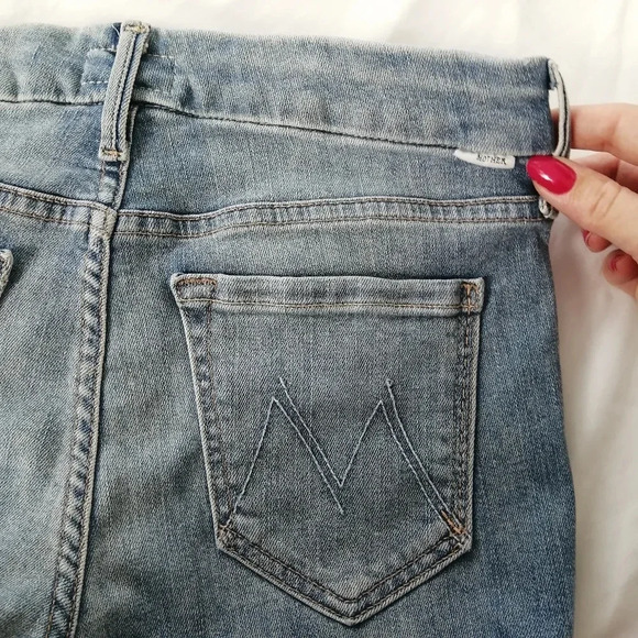 Mother The Looker Jeans in Light Kitty Light Wash 25 - Picture 8 of 16
